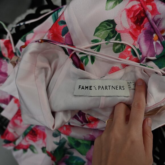 Fame and Partners Size 2 Deep V-Neck Floral Back Tie Maxi Dress - Picture 7 of 8